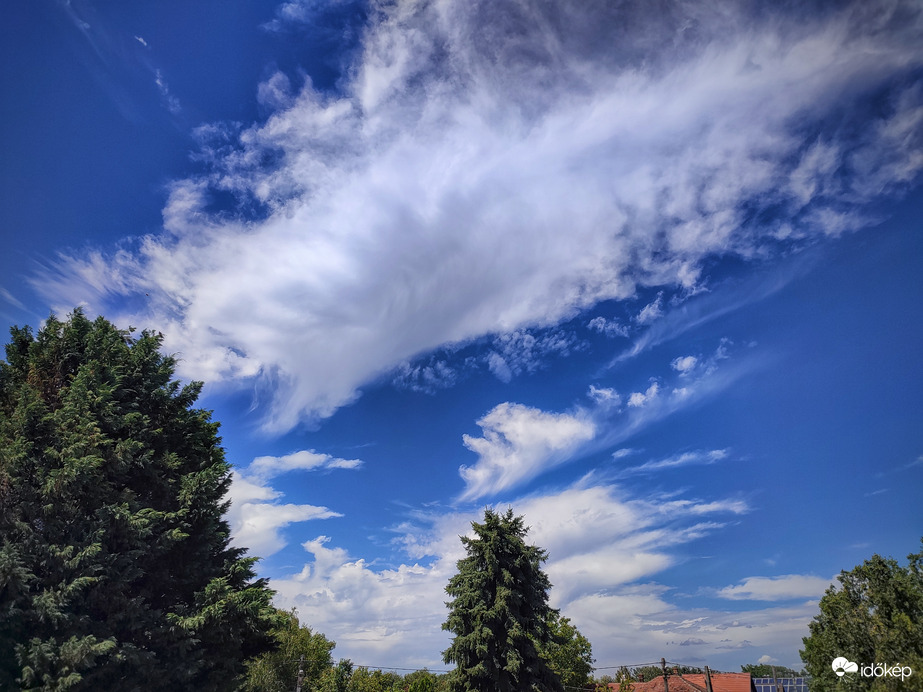 Altocumulus castellanus utáni virgák