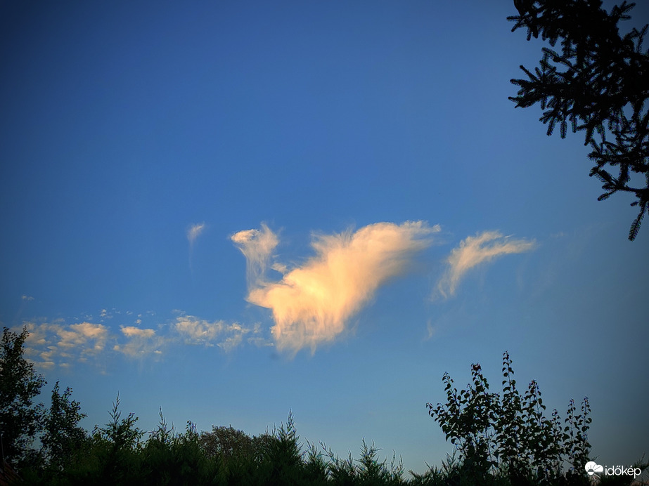 Elillanó virga a naplementében