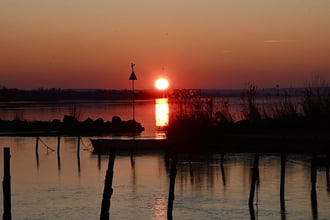 A nap csodás selyemköntösét borította a tájra 