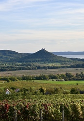 Szigliget a Szent György hegyről. 