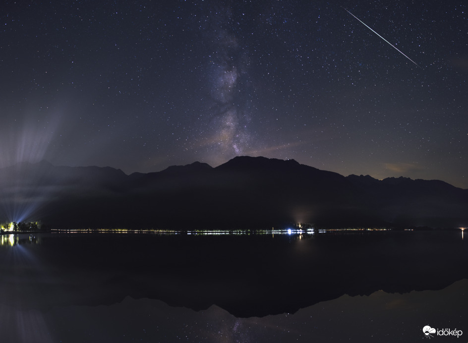 Fantasztikus éjjeli környezet a Bohinji-tónál, Szlovéniában