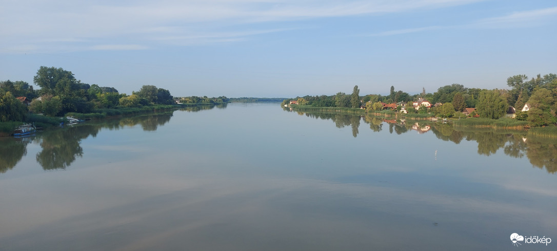 Duna a Dunavarsányi-Taksony Vezér-hídról