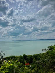 Panoráma a balatonakarattyai magaspartról