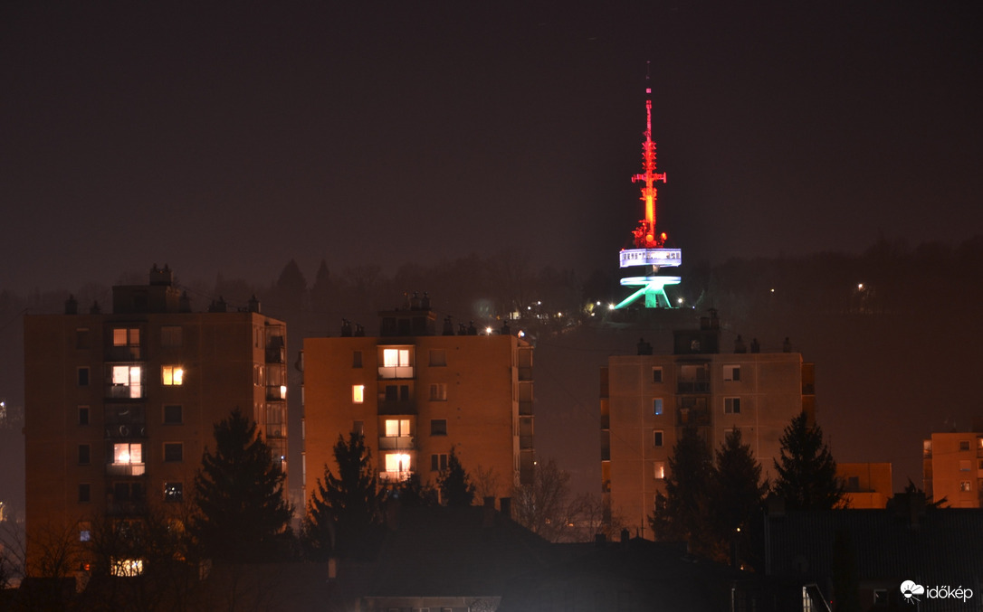 Miskolci Avas kilátó nemzeti színben