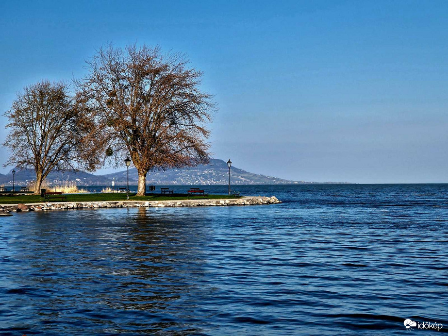 Balatongyörök a tanúhegyekkel