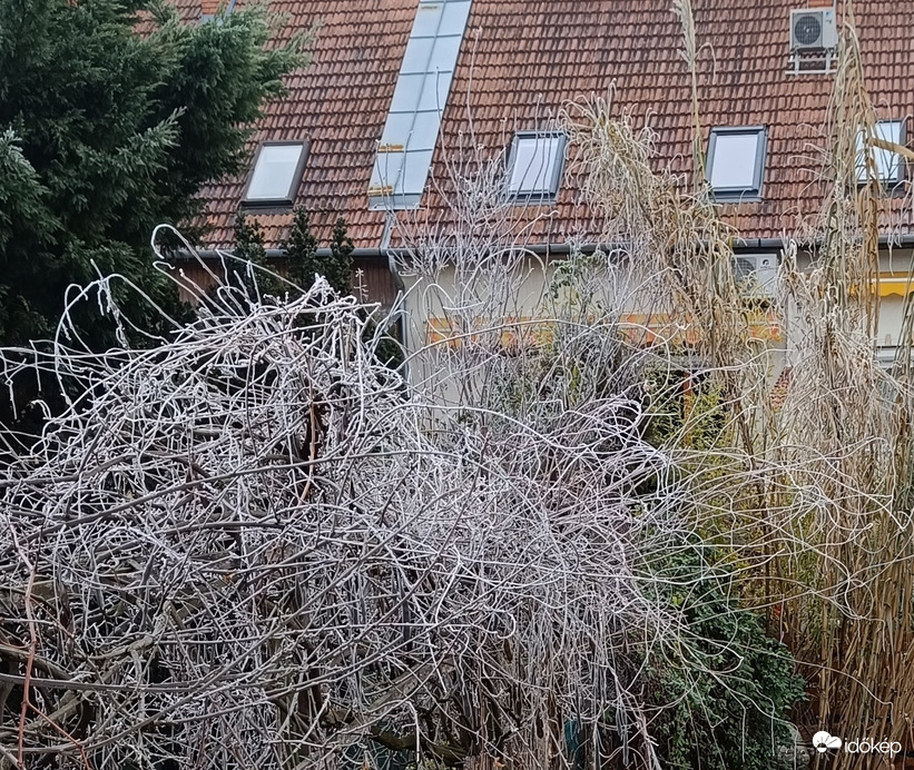 Nehéz lenne egy tűt megtalálni benne....