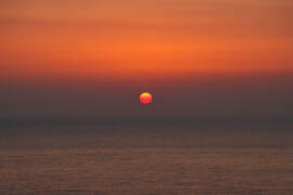 A Jón-tenger felett nyugvó Nap