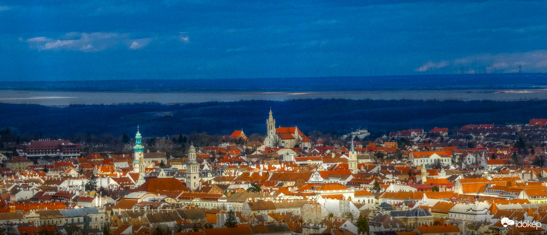 Sopron "napfoltos" panorámája