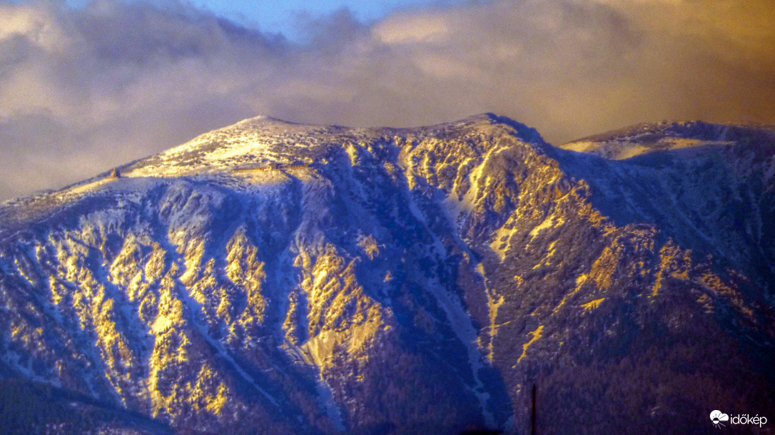 Sissy kápolna (1800m), a Hóhegy (A) oldalán