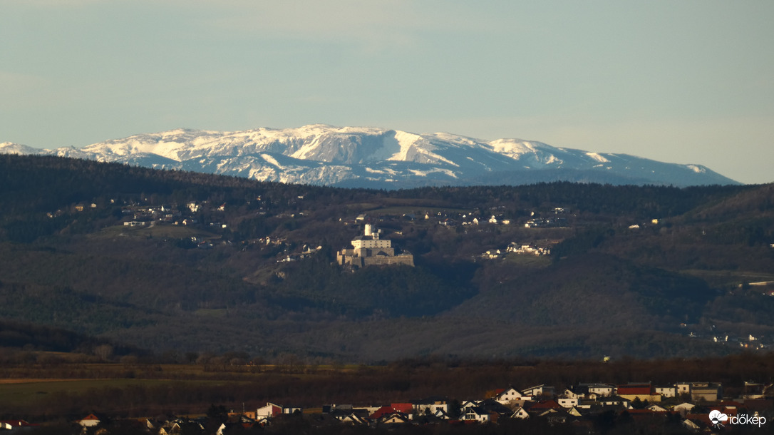 Fraknó vára és a RAX ormai - Sopronból