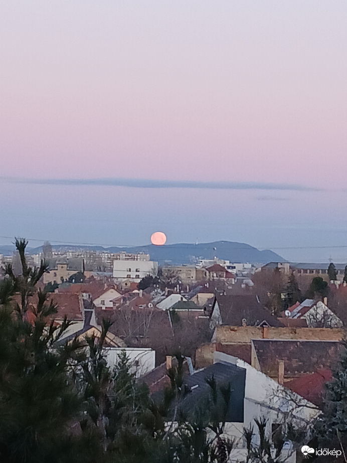 Holdnyugta Pestszentlőrincen