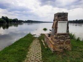 Dunai árhullám Baján